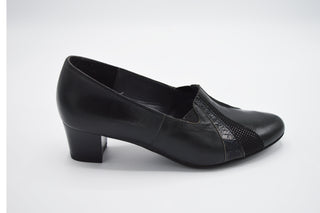 Ombelle Fascari Ladies Court Shoe in a 2E fit.